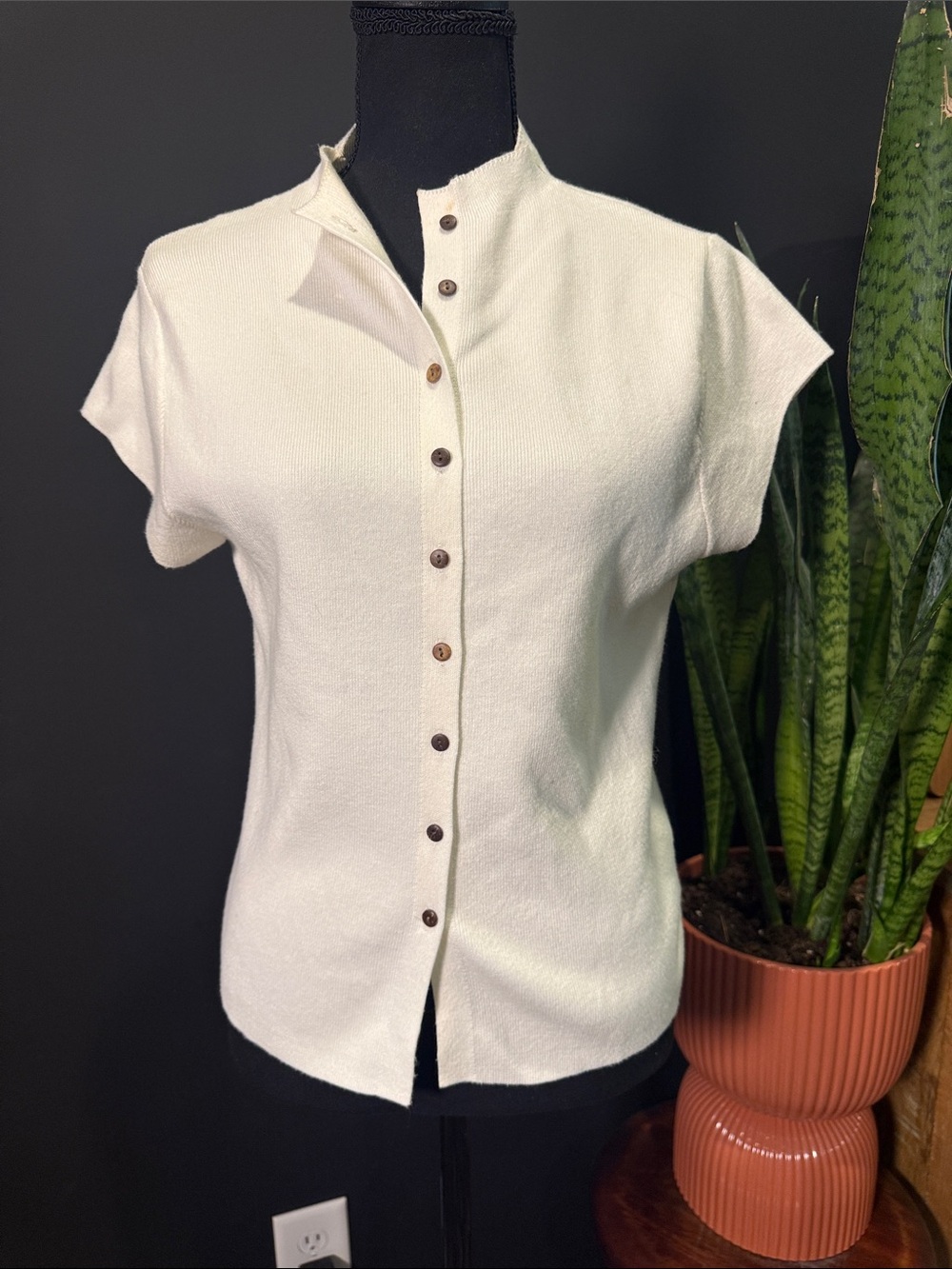 Women's Cream Button-Front Cap Sleeve Top